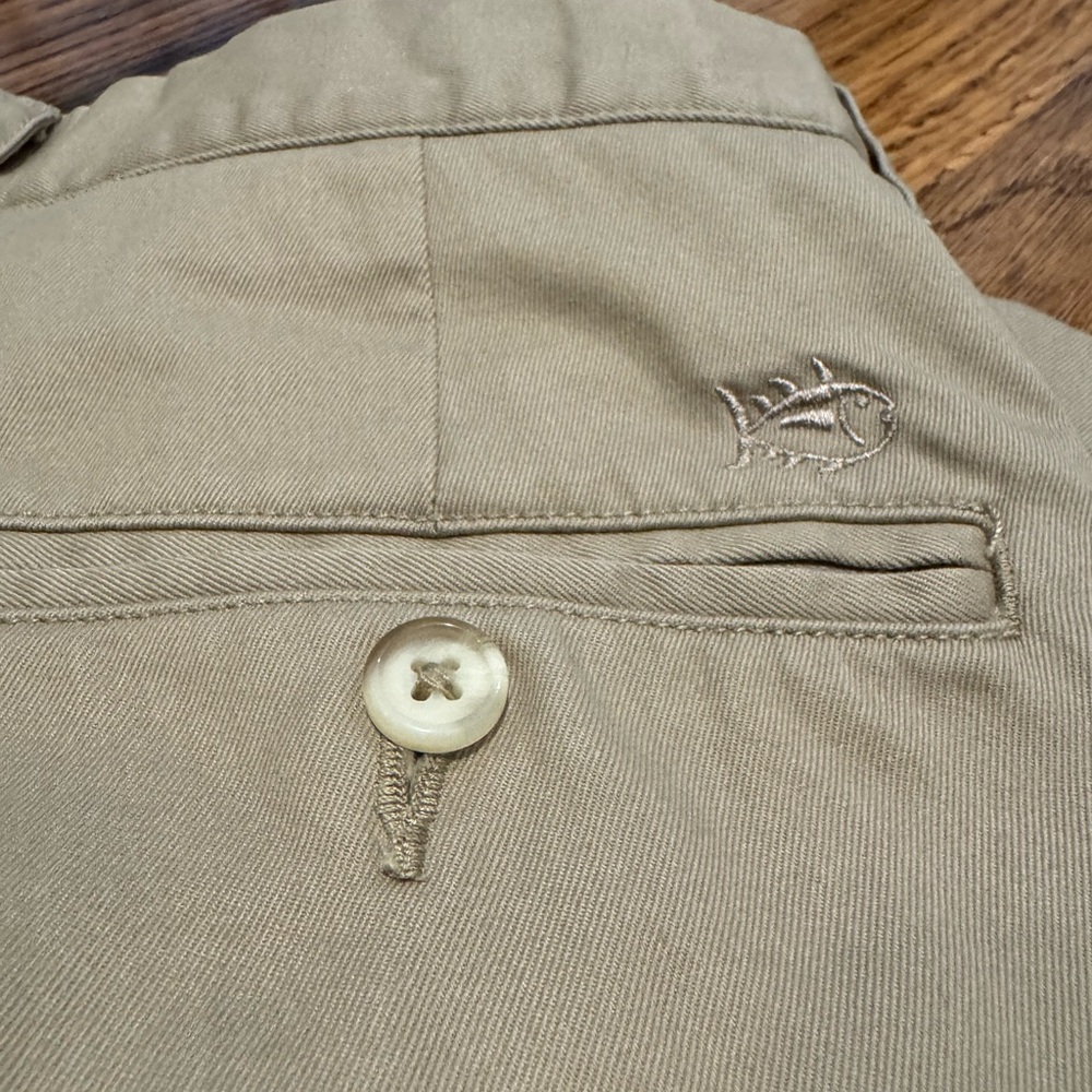 Men’s SOUTHERN TIDE brand classic fit khaki pants